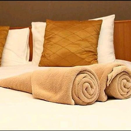 Vetrelax Basildon Newly Refurbished 3Bed House Aparthotel Bagian luar foto