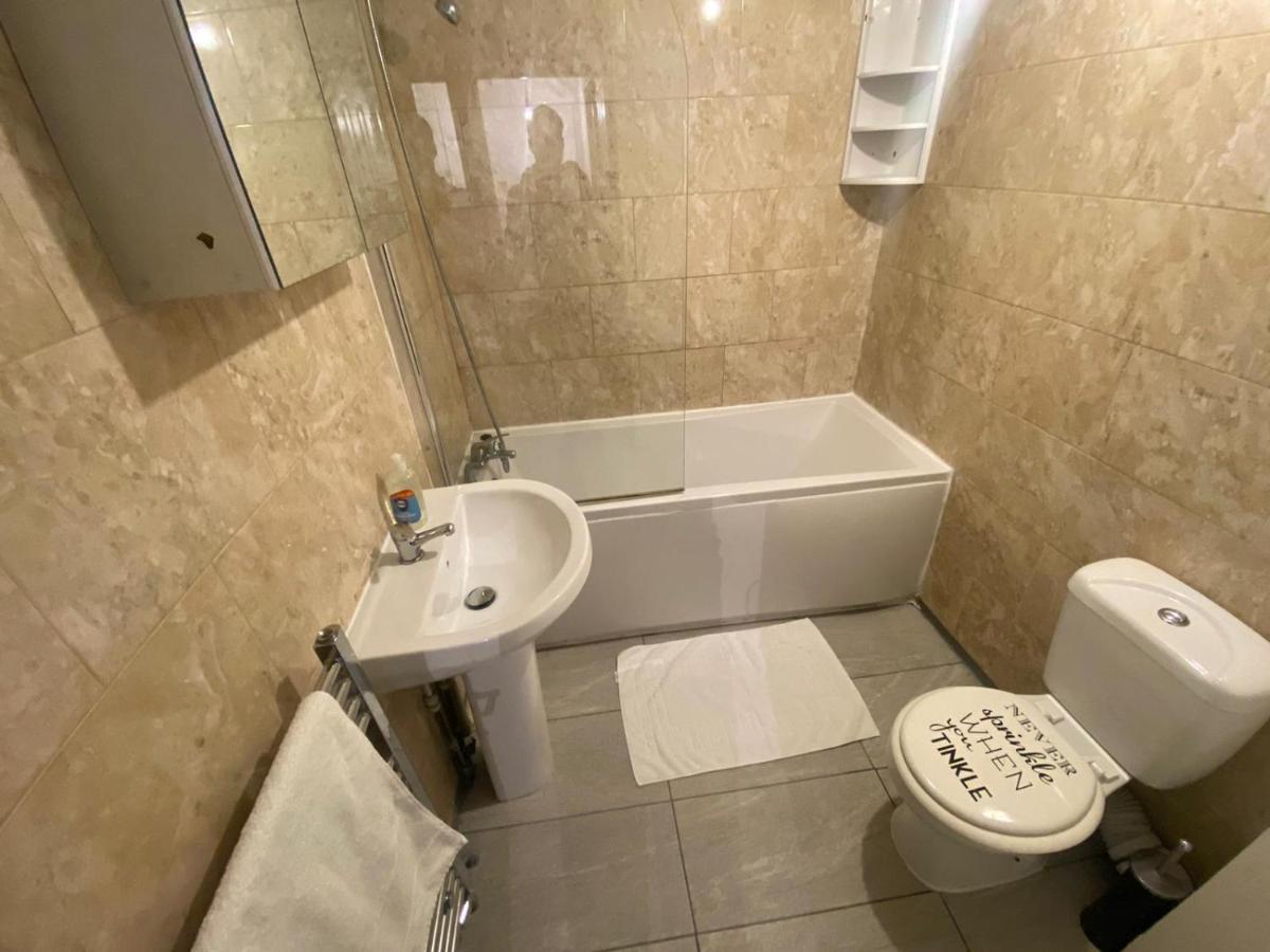 Vetrelax Basildon Newly Refurbished 3Bed House Aparthotel Bagian luar foto